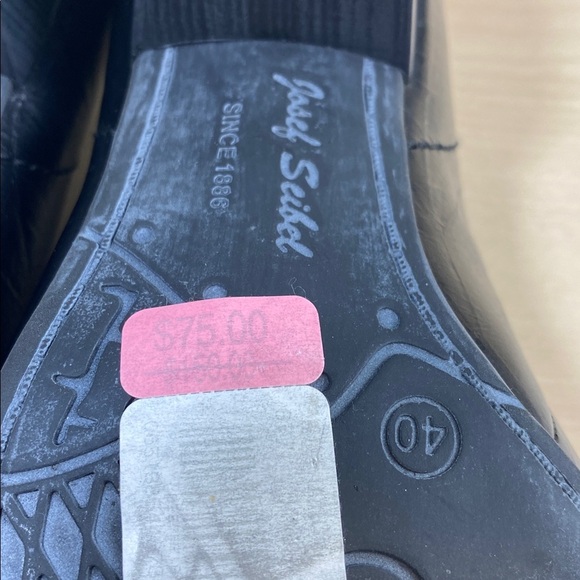 Josef Seibel Kylie Black Leather Zip up Short Ankle Bootie - Picture 8 of 10